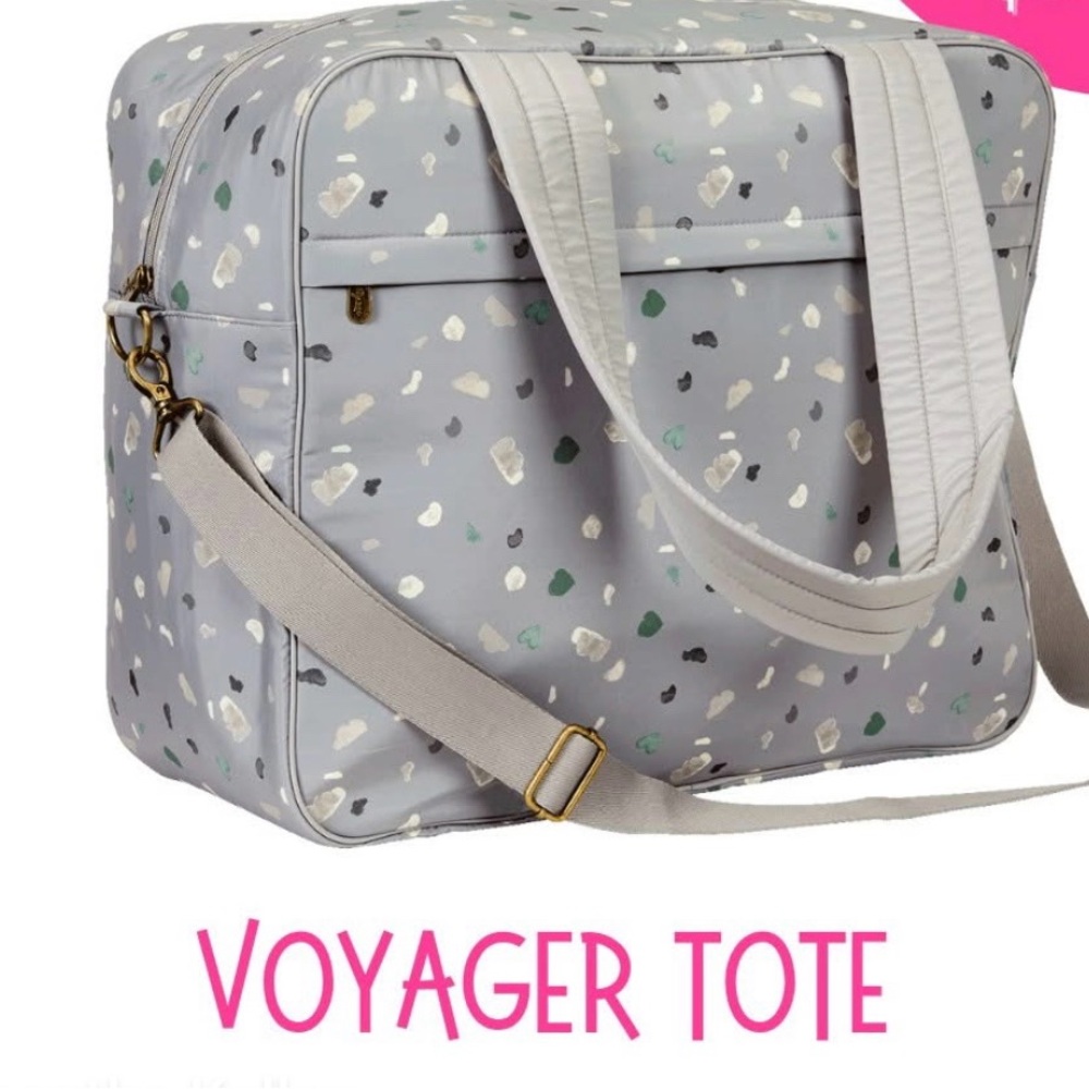 Thirty One Gifts Voyager Tote, Whisper Terrazo Grey with T initial monogram